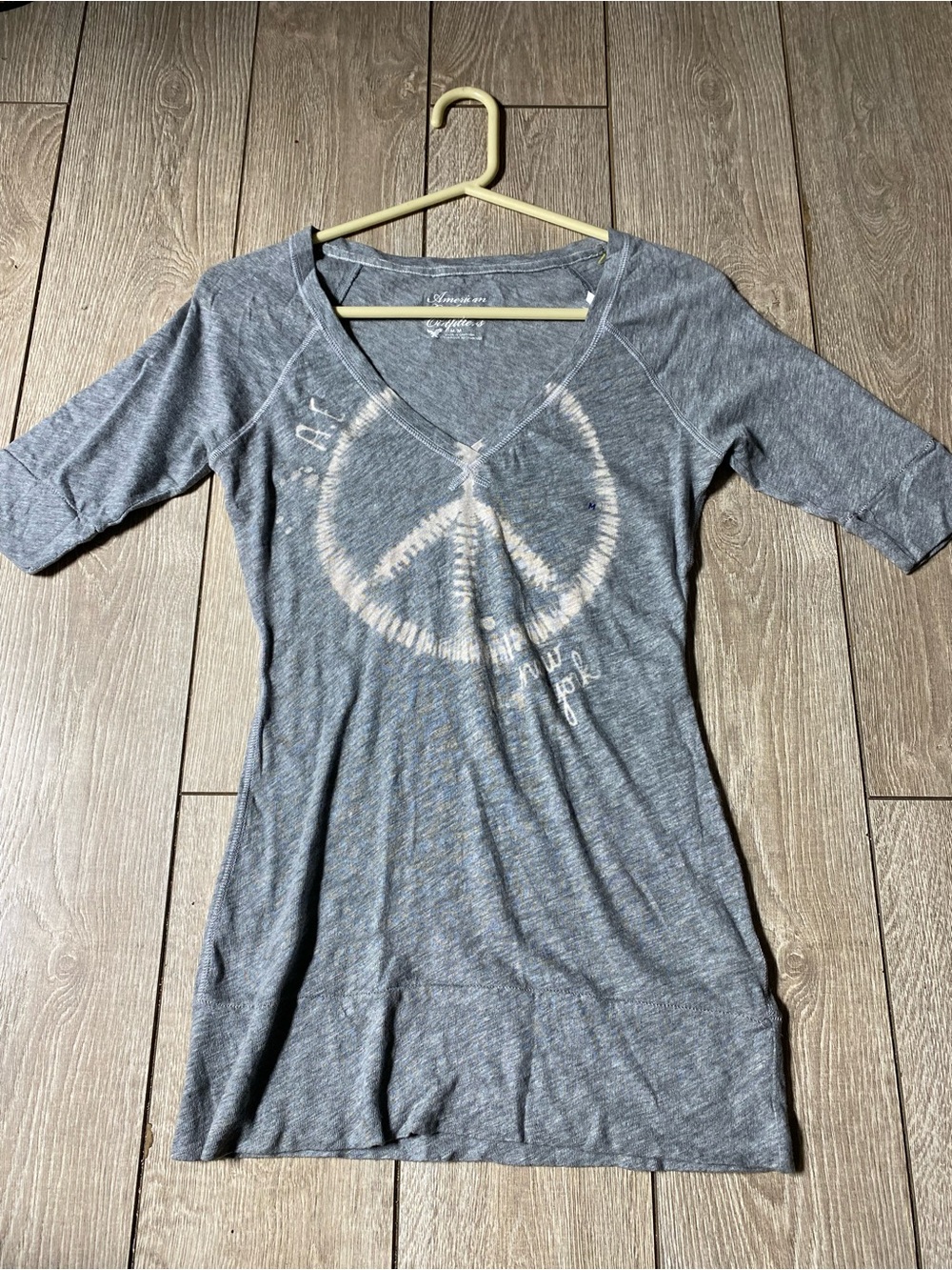 VTG American Eagle Y2K Gray Peace Sign Graphic Top V-Neck 3/4 Sleeve M